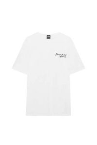 Προσφορά Κοντομάνικη μπλούζα με κεντημένο κείμενο για 12,99€ σε Pull & Bear