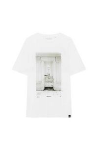 Προσφορά Λευκή μπλούζα με τύπωμα σε άλλο χρώμα για 12,99€ σε Pull & Bear