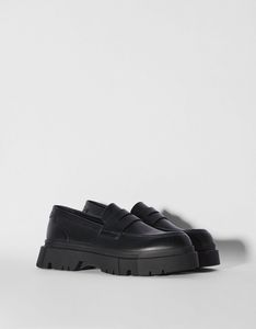 Προσφορά Men’s loafers with track soles για 27,99€ σε Bershka