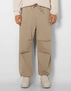 Προσφορά Cotton parachute trousers για 14,99€ σε Bershka