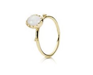 Προσφορά Gold ring, white opal για 449€ σε Pandora