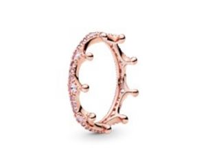 Προσφορά Pink Sparkling Crown Ring για 89€ σε Pandora